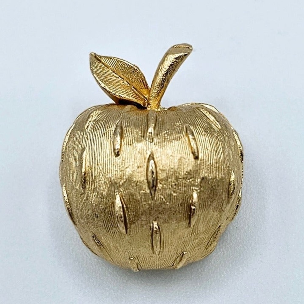 Napier Brooch Orchard Apple Goldtone 3D Food Fruit